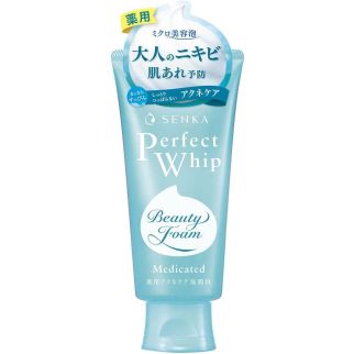 Shiseido Senka Perfect Whip Medicated Acne Care пінка для вмивання від акне, з шовком, гіалуроновою кислотою, 120 г
